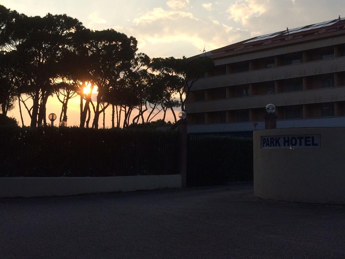 Park Hotel Baia Domizia Extérieur photo