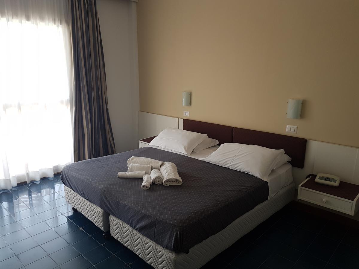 Park Hotel Baia Domizia Extérieur photo